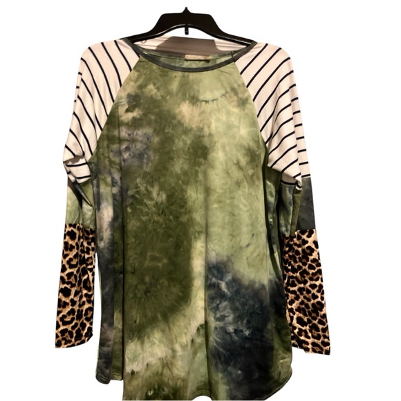 REB. in J. Tops - REB. In J. Brand Baseball Style Green Tie-Dye and Leopard Print Long Sleeve Top
